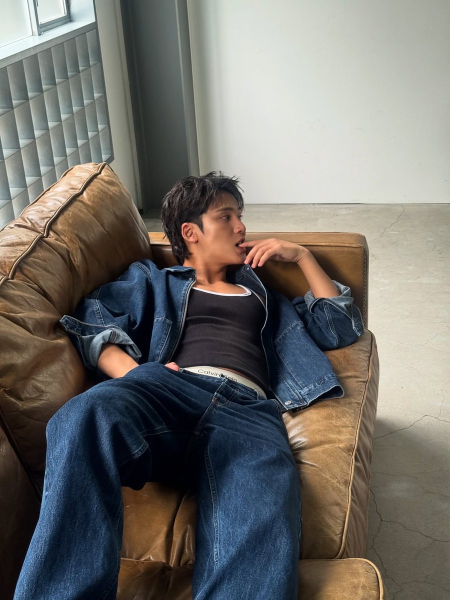 wonubliss's tweet photo. min9yu_k 💙👖📸 #민규 https://t.co/YaOB3FO4Er