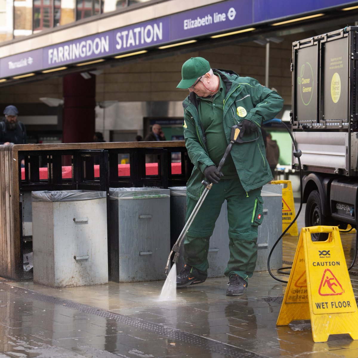 CDALDN's tweet image. Keeping Farringdon clean 🧹
We'd like to thank the teams at @TfL and London Underground for their continued efforts in maintaining a clean, safe and welcoming environment at Farringdon station. We're delighted that our Environmental Services Team can support this 🤝