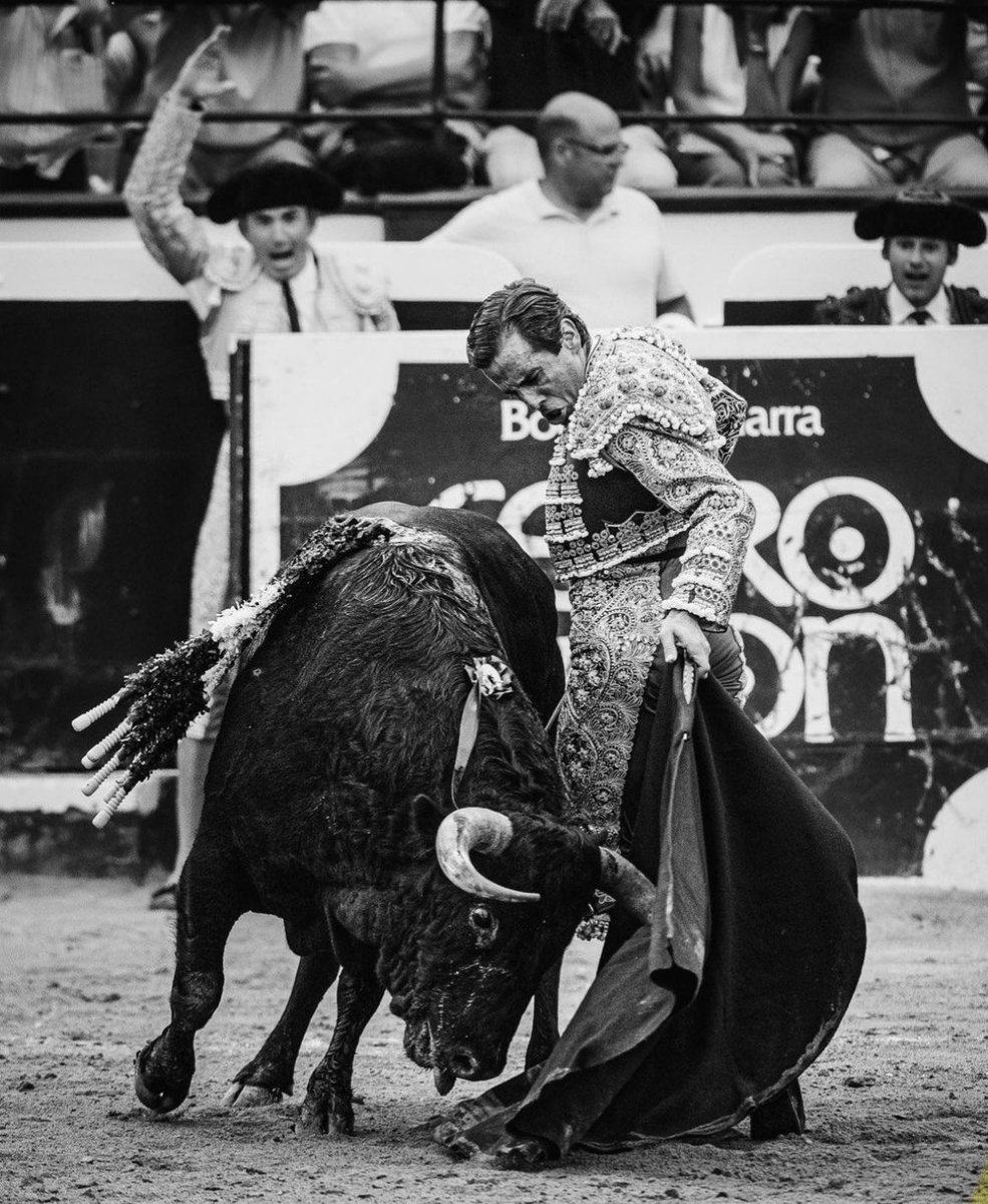 Y mañana nos vamos a Azpeitia.  
Seguir a un torero es lo más bonito que hay.