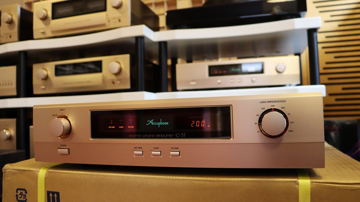 SystemReference's tweet image. Da isser ja endlich!📷 Accuphase C-57

Der Aufbau des C-57 bietet einen vollständig symmetrischen Phono-Verstärker vom Eingang bis zum Ausgang.