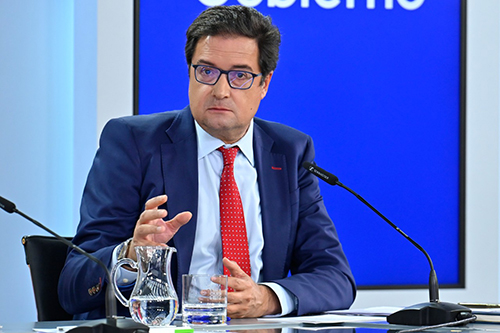 El Gobierno da luz verde al proyecto de ley que facilita la denuncia de contenidos ilícitos en las plataformas digitales

Designa a <a href="/CNMC_ES/">CNMC</a> como coordinador de  servicios digitales, otorgándole competencias de control, supervisión,  inspección y sanción.

cibersur.com/cibersur/impe/…