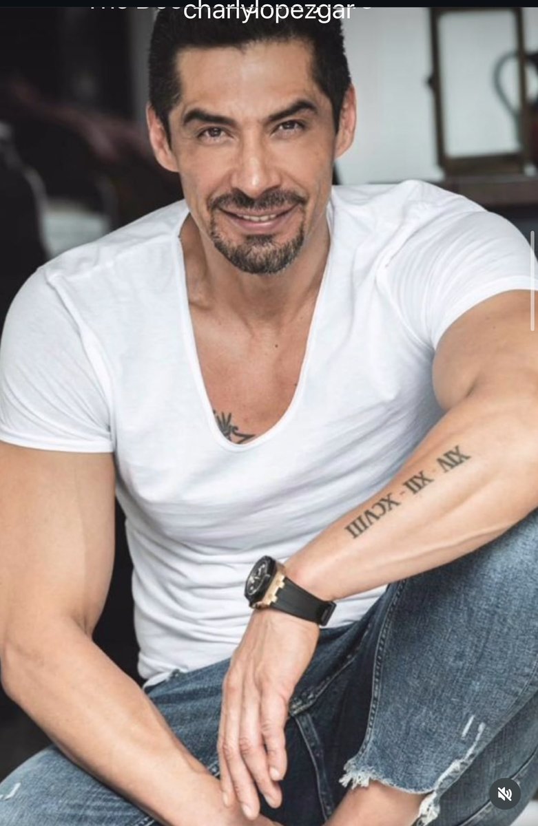 No es necesario mostrar bellezas a los ciegos ni decir verdades a los sordos...
Basta con no mentir al que te escucha ni decepcionar al que confío en ti.
Las palabras conquistan temporalmente.
Pero los hechos..esos si nos ganan o nos pierden
Gracias querido amigo 
@draramburo