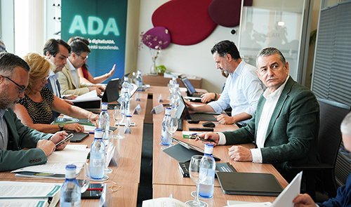 Cibersur (@cibersur) on Twitter photo La <a href="/AgenciaDigAnd/">Agencia Digital de Andalucía</a> aprueba su Plan Plurianual de Actuación 2025-2030 con casi 2.600 millones de financiación
<a href="/antoniosanz/">Antonio Sanz Cabello</a> destaca que la financiación del Plan es 2,5 veces superior a la del Plan Inicial de Actuación de la Agencia.
cibersur.com/cibersur/impe/… La <a href="/AgenciaDigAnd/">Agencia Digital de Andalucía</a> aprueba su Plan Plurianual de Actuación 2025-2030 con casi 2.600 millones de financiación
<a href="/antoniosanz/">Antonio Sanz Cabello</a> destaca que la financiación del Plan es 2,5 veces superior a la del Plan Inicial de Actuación de la Agencia.
cibersur.com/cibersur/impe/…