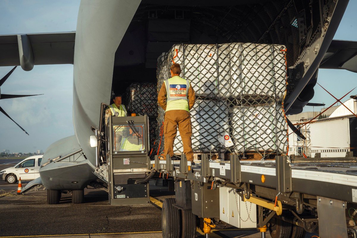 De hernieuwde toegang voor luchtdroppings en VN-hulpkonvooien over land biedt België een concrete mogelijkheid om bij te dragen aan een verbetering van de humanitaire situatie in de Gazastrook. We kregen zonet groen licht van Jordanië om die bijdrage op korte termijn effectief