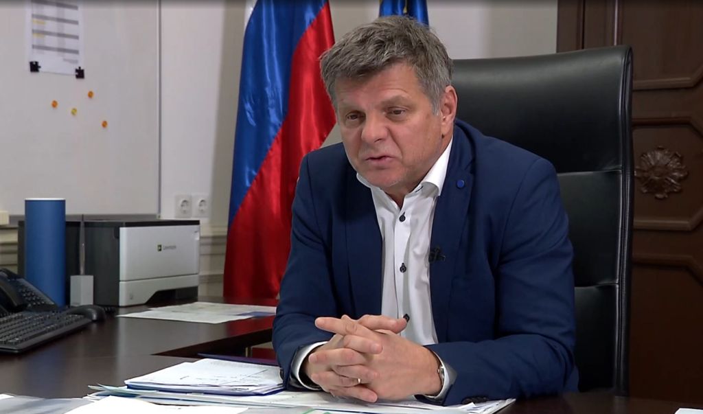 »Na podlagi sodb ESČP in slovenskega vrhovnega sodišča na Sodnem svetu RS je stekel postopek razrešitve Marjana Pogačnika, predsednika Okrožnega sodišča v Ljubljani, na dan prihaja gnoj iz rane slovenskega sodstva. Akterji okostenele sodniške oligarhije skupaj s politično