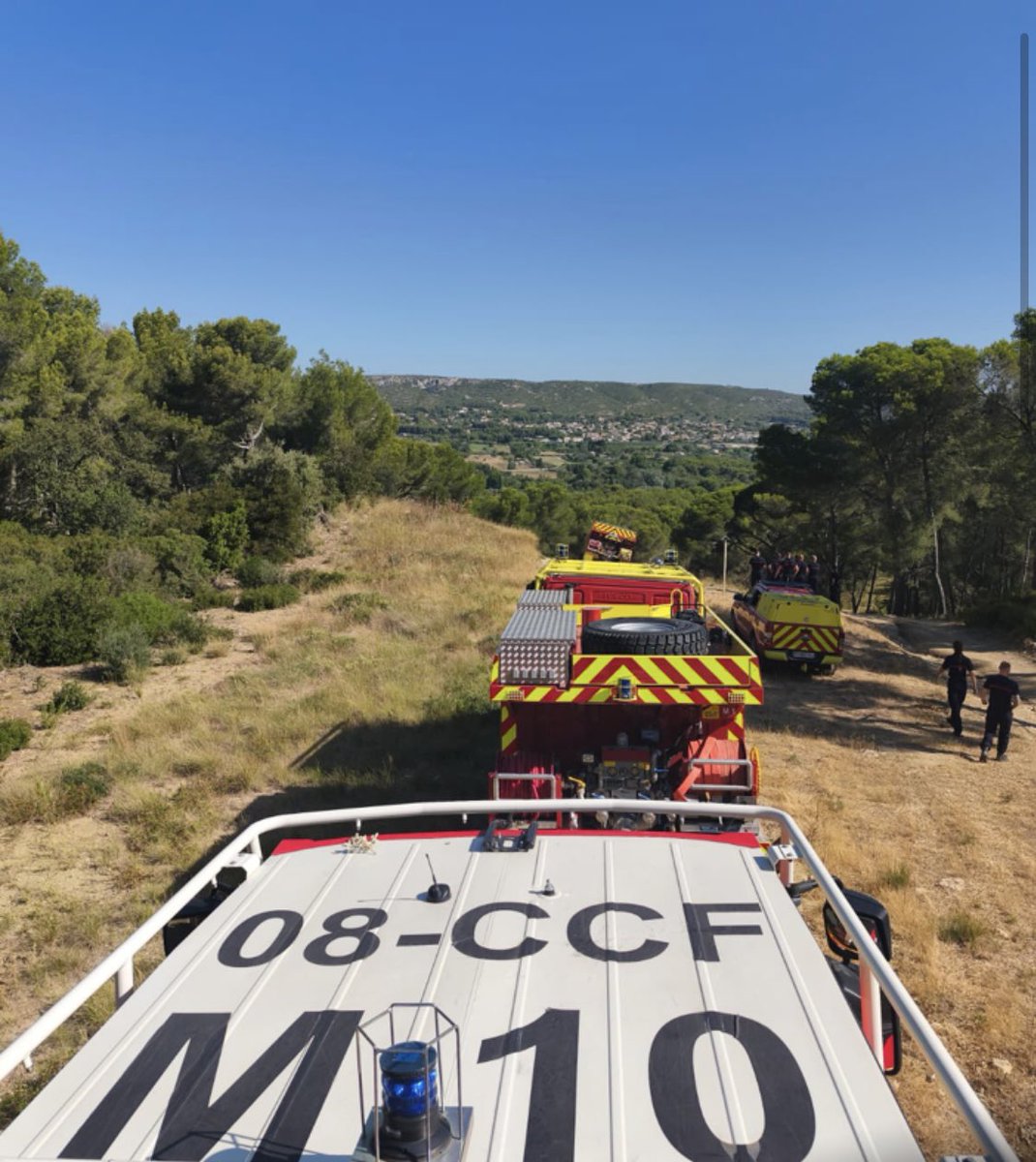 Ait Braham (@aitrene1) on Twitter photo La #ColonneEstBravo est toujours positionnée près de #Marseille prête à intervenir. Au programme de cette matinée : FMPA conduite et manœuvres tactiques. #Pompiers08 #Ardennes source <a href="/sdis08/">SDIS des Ardennes</a> <a href="/RADIO8ARDENNES/">RADIO8</a> <a href="/candideblomme/">Candide Blomme</a> <a href="/colloc08/">Nelly GAROT 💉💉💉</a> La #ColonneEstBravo est toujours positionnée près de #Marseille prête à intervenir. Au programme de cette matinée : FMPA conduite et manœuvres tactiques. #Pompiers08 #Ardennes source <a href="/sdis08/">SDIS des Ardennes</a> <a href="/RADIO8ARDENNES/">RADIO8</a> <a href="/candideblomme/">Candide Blomme</a> <a href="/colloc08/">Nelly GAROT 💉💉💉</a>