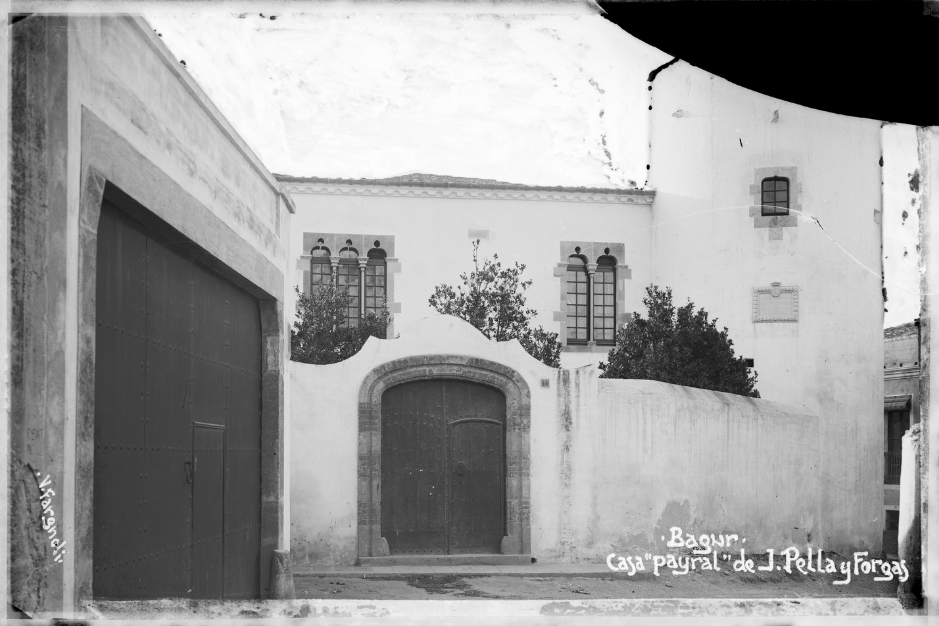 ✨ L'ara i abans de l'espectacular Torre Pella i Forgas, on podem veure la seva bonica evolució!

📸 en blanc i negre: #inspai

#begur #beguresautentic #visitbegur #visitemporda #incostabrava