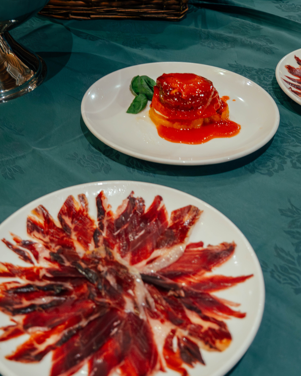 🍅Ayer en Tejeros disfrutamos de la presentación de la Ruta Gastronómica Tomate Huevo de Toro 2025. Un evento para poner en valor este producto tan nuestro. 🍅

Lo Güeno ha presentado su plato especial, disponible mientras dure la temporada.
#TomateHuevodeToro