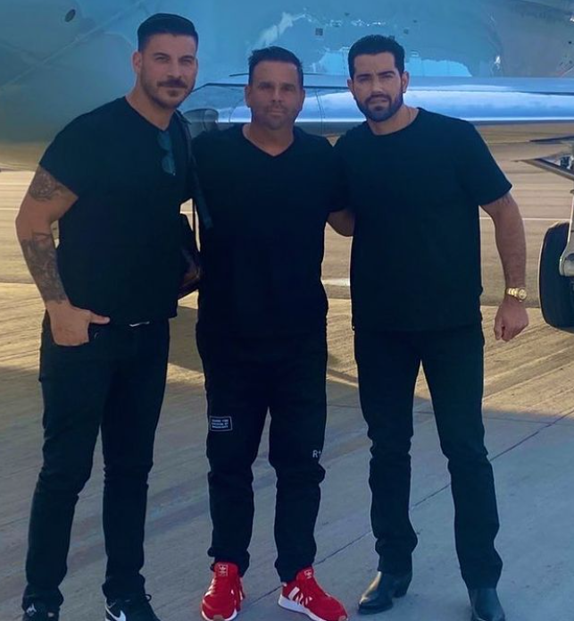 LizTVLiz1's tweet image. #TheValley #PumpRules 

Three of a kind ...