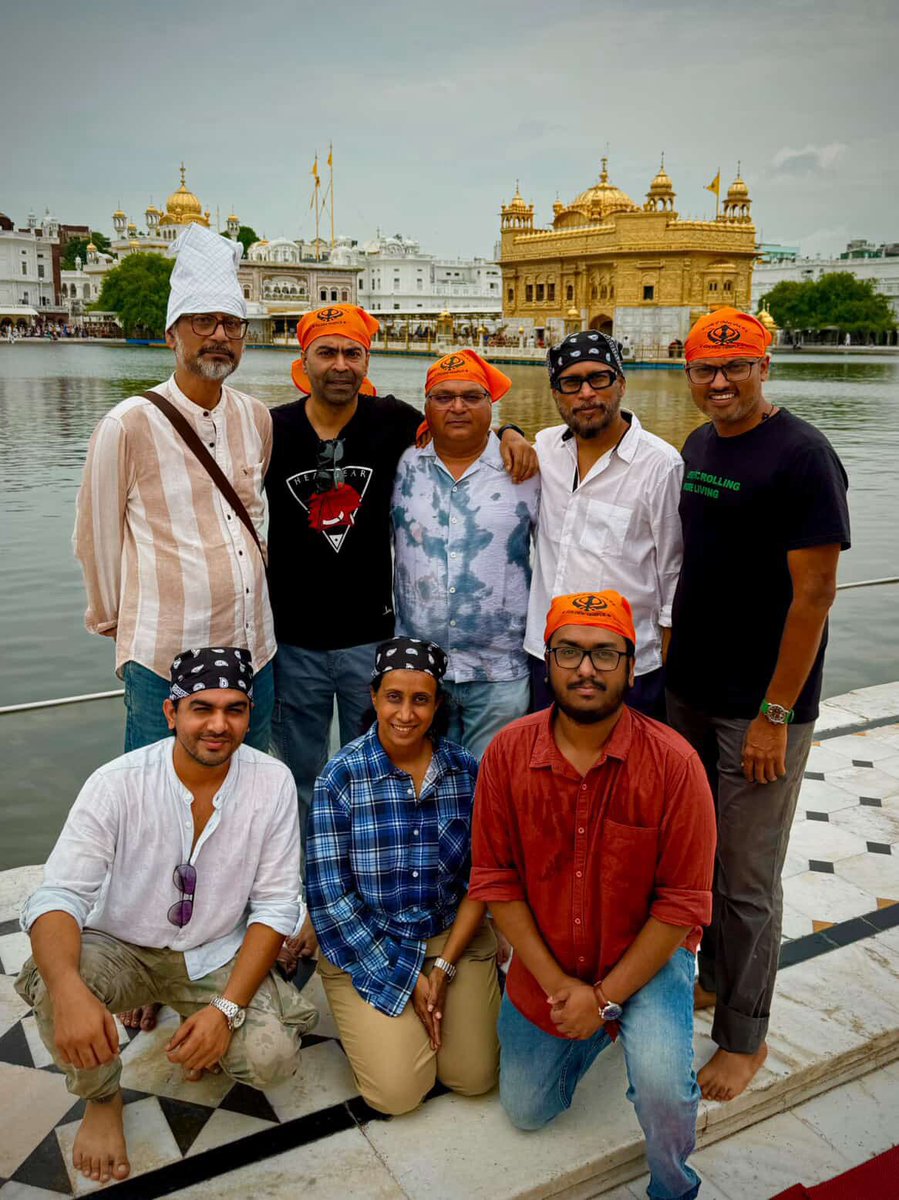 Rising Sun Films (@filmsrisingsun) on Twitter photo Golden hour at the Golden Templeโฆ and maybe, a golden idea too? Something's cooking ๐
#ShoojitSircar <a href="/ronnielahiri/">Ronnie Lahiri</a> Golden hour at the Golden Templeโฆ and maybe, a golden idea too? Something's cooking ๐
#ShoojitSircar <a href="/ronnielahiri/">Ronnie Lahiri</a>