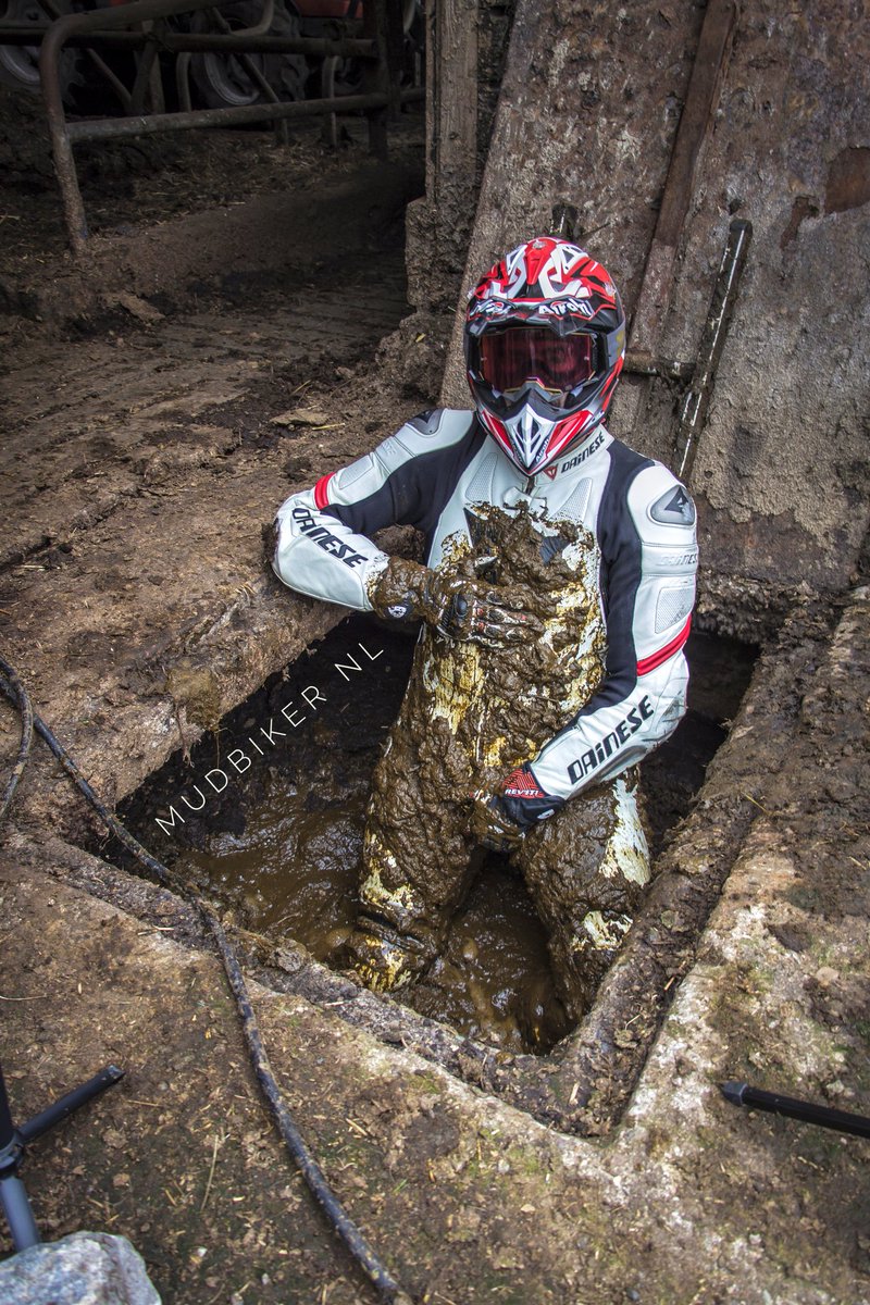 Preparing the suit for a bath.. 😏😈🐄💩

#Manure #Dirty #Dainese #Leathers #Gear #Slurry #Cowshit #Gülle #Guelle #Helmet #Airoh #Aviator #Gloves #Smelly #MX #DirtyMX #Farm #DirtyFarm
