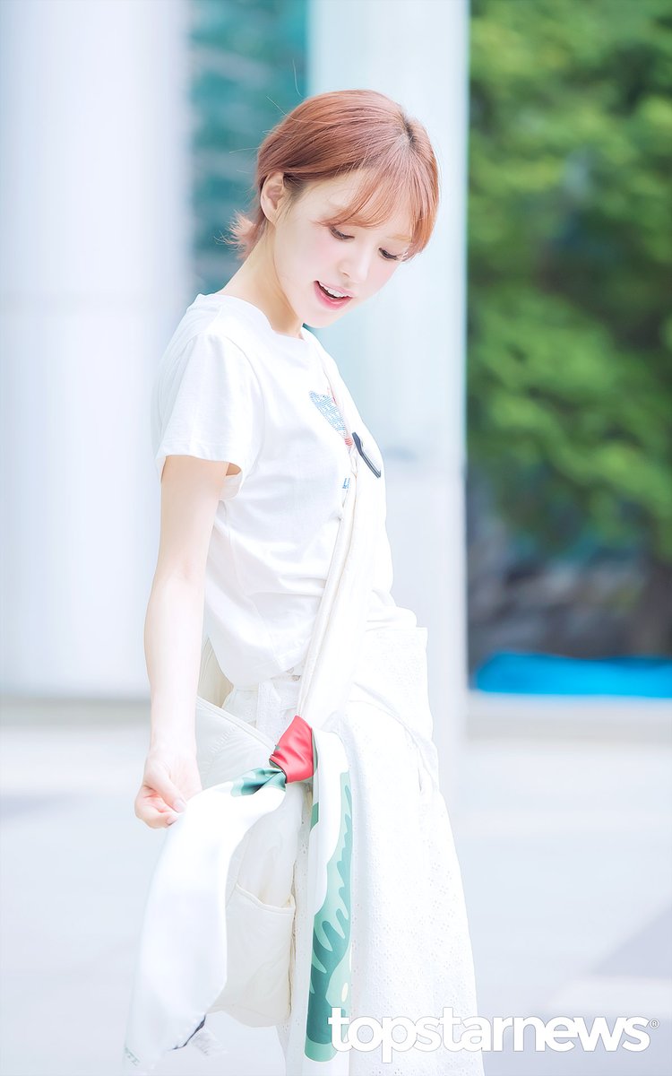 레드벨벳 웬디, ‘와니와니 멋진 포즈’ (웬디의 영스트리트 출근길) [HD포토] #웬디 #WENDY #레드벨벳 #RedVelvet #영스트리트 #출근 #퇴근 #프리뷰 topstarnews.net/news/articleVi… <- Original Photo