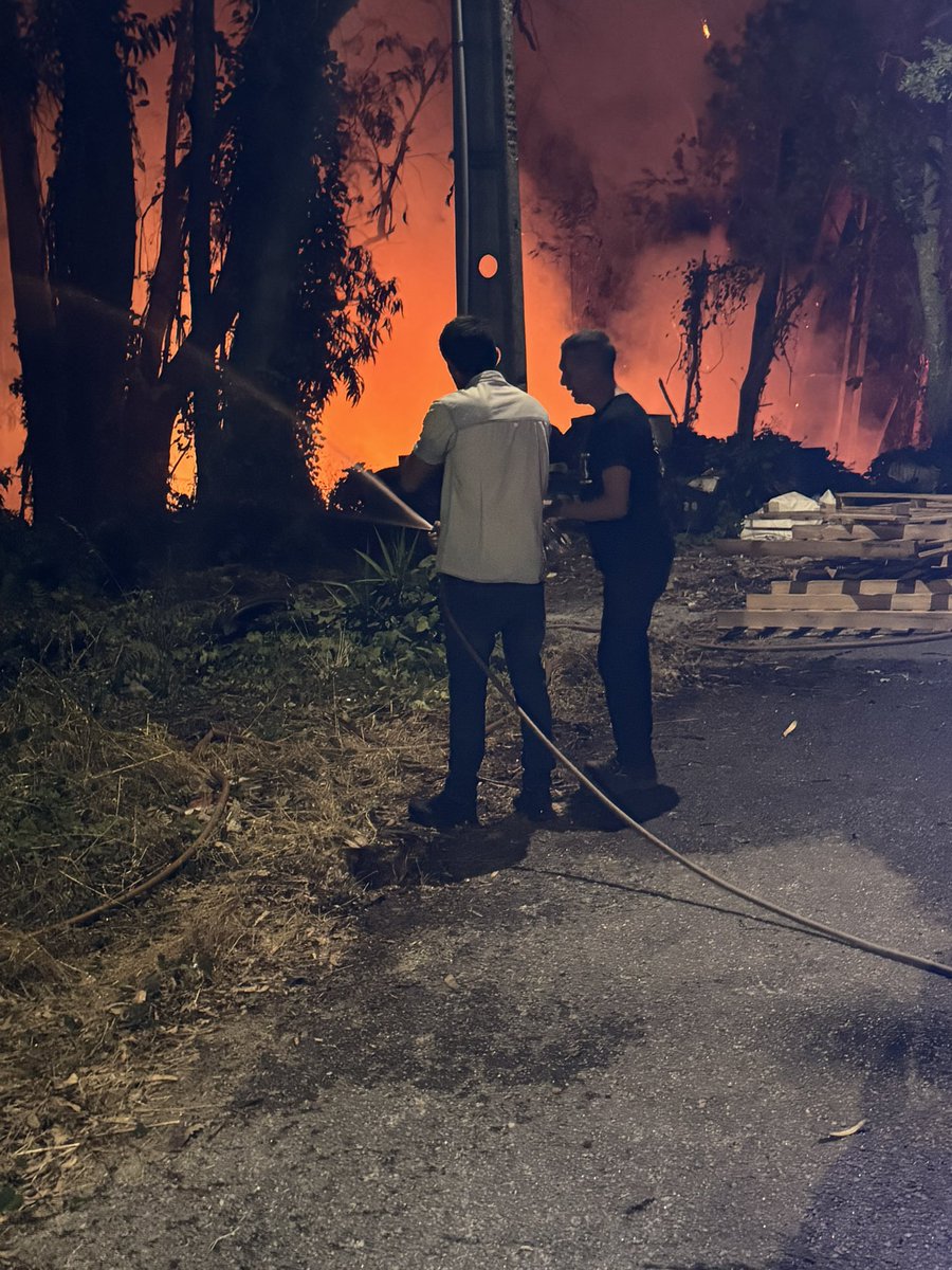 1143norte's tweet photo. Mais uma noite na rua, mais uma noite em auxílio. Os incêndios descontrolados, a falta de meios disponíveis… connosco poderão contar sempre! https://t.co/SG6orXXk69