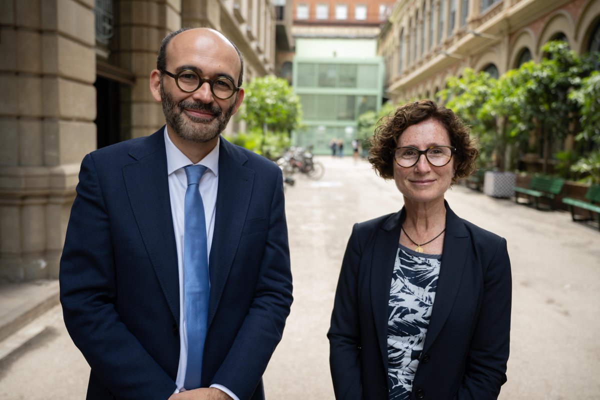 Hospital Clínic (@hospitalclinic) on Twitter photo 🏥 Nomenats nous caps dels serveis d'Hematologia i Oncologia Mèdica del #CLÍNIC per potenciar el desenvolupament assistencial i científic del Cancer Center.
La Dra. <a href="/MacarullaTeresa/">Teresa Macarulla</a> i el Dr. <a href="/fdezdelarrea/">Carlos Fernandez de Larrea</a> seran els futurs caps dels Serveis d’Oncologia Mèdica i Hematologia, 🏥 Nomenats nous caps dels serveis d'Hematologia i Oncologia Mèdica del #CLÍNIC per potenciar el desenvolupament assistencial i científic del Cancer Center.
La Dra. <a href="/MacarullaTeresa/">Teresa Macarulla</a> i el Dr. <a href="/fdezdelarrea/">Carlos Fernandez de Larrea</a> seran els futurs caps dels Serveis d’Oncologia Mèdica i Hematologia,