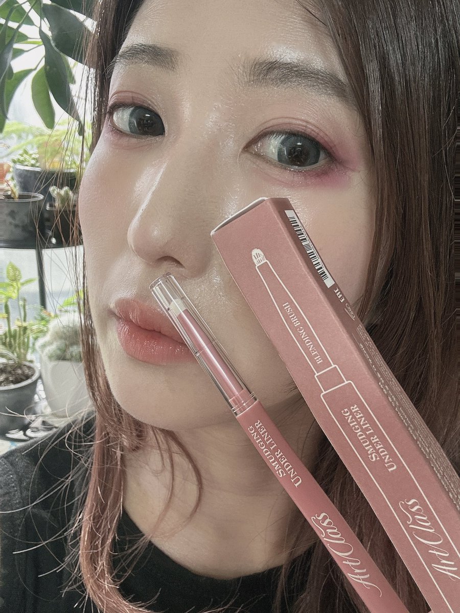 halunaglip's tweet image. too cool for school様の ご提供 で
スマージングアンダーライナー をお試し🪽✨

2番 #FUZZY 、5番 #POSH どちらも粘膜カラーピンク系なんだけど、
ファジーはオータムっぽいカラーで暗めだから、より影ポジに向いてるかも！
ポッシュの方がブライトサマーって感じのグレー味、青味なカラー👗✨
#PR