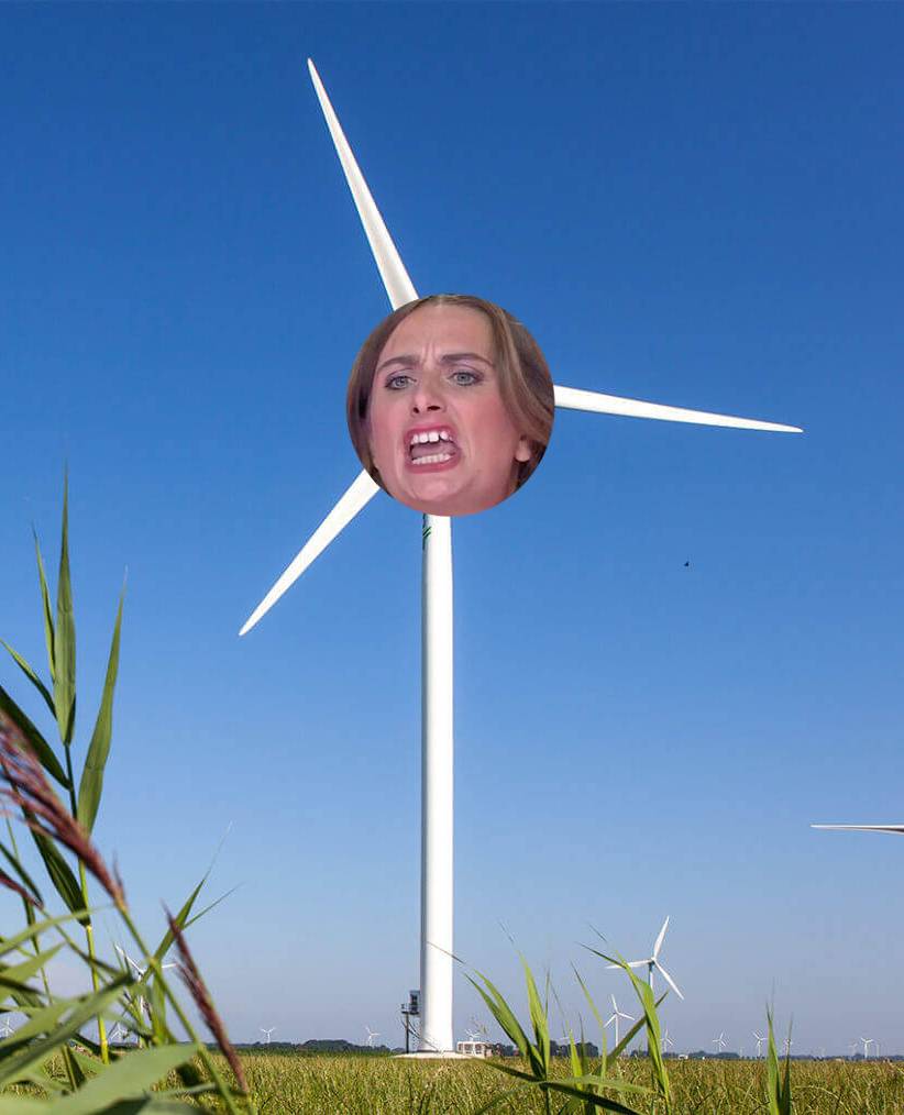 Cette nuit j'ai fait un cauchemar.
J'étais dans un champ.
Il y avait plein d'éoliennes qui découpaient des jolis petits oiseaux.
Et au milieu de l'éolienne il y avait le visage de <a href="/marinetondelier/">Marine Tondelier</a> furibarde.
Ca donnait à peu près ça.
Je me suis réveillé en hurlant
C'était affreux