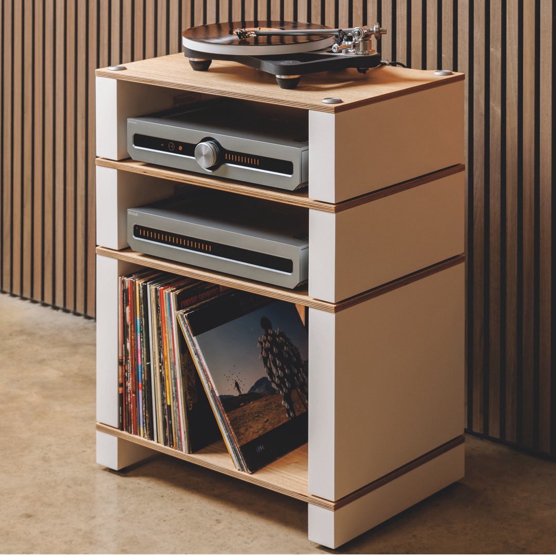 Whole-home streaming. Installer-friendly. Roksan Caspian 4G makes premium audio easy to specify and easier to enjoy. Now available from OneAV.
Want a trade quote? Get in touch.
#RoksanCaspian #AVSolutions #InstallerGear #AudioSystem #BritishHiFi #CustomInstallUK #HomeTech