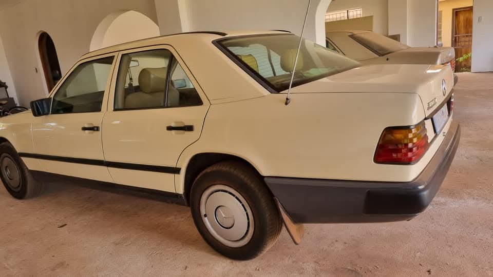 Mercedes-Benz E300D with 750 000 km on the clock.

Original engine and transmission.