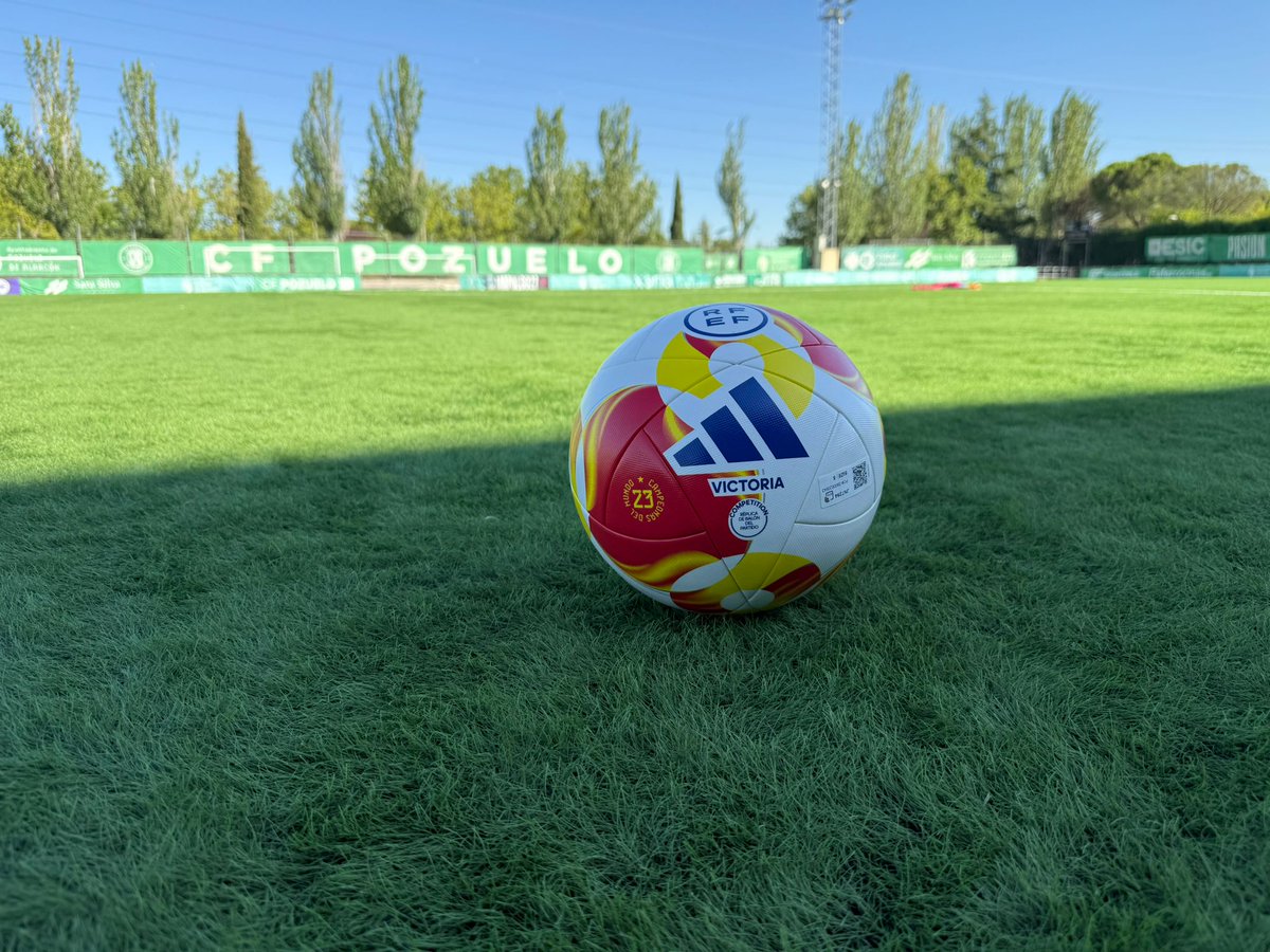 El balón Victoria será el esférico que usaremos para las competiciones oficiales este año ⚽

El próximo 4 de Agosto empezará a rodar el balón en el Valle con <a href="/adriansferrer/">Adrián Sotelo Ferrer</a> al frente 🔥

¡Tenemos muchas ganas e ilusión por este nuevo reto! 💪

💚🤍 #FamiliaVerde