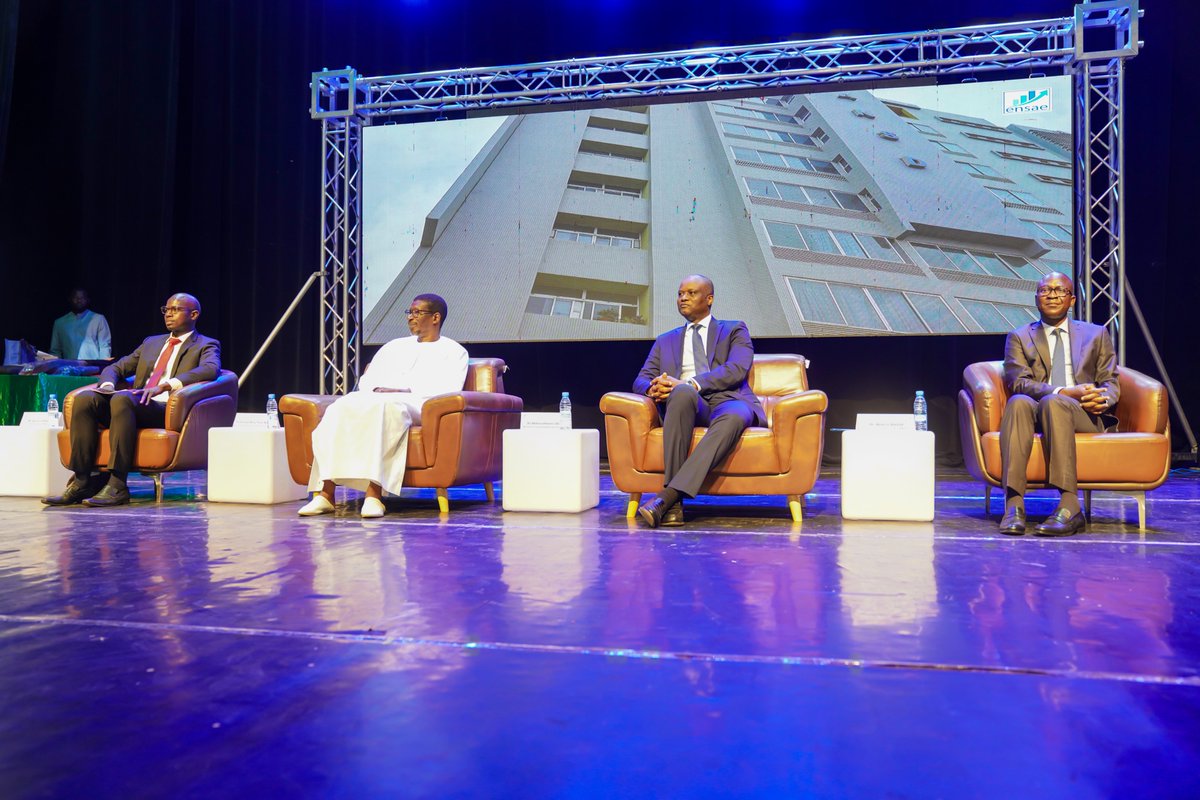 statsenegal's tweet photo. 🎓49 jeunes statisticiens issus de 8 pays africains ont reçu leurs diplômes de l’@ENSAE_DK ce 29 juillet 2025 à SORANO. La cérémonie, présidée par Dr @RahmaneSARR et parrainée par Pr Mary Teuw NIANE, marque un pas de plus vers l’excellence statistique. #ANSD #MEPC @economie_sn https://t.co/nx5m5nigYj