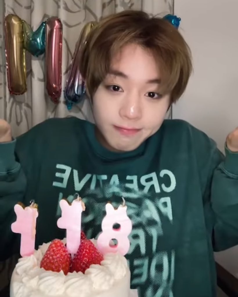 몰?루      < 이표정 너무 귀엽다. . .