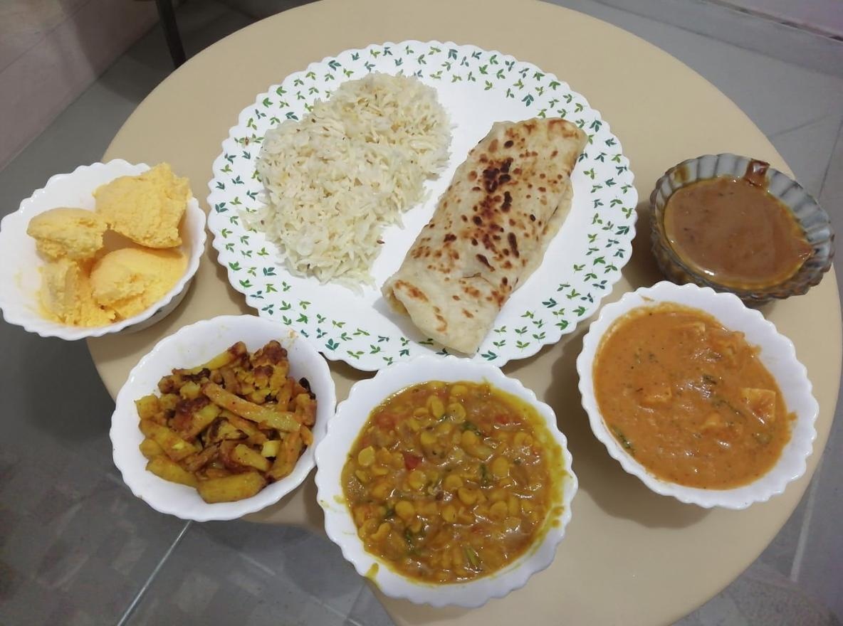 Not a weekend, but when the daughter is home on vacation.. this dad loves to become a chef even on weekdays. ❤️❤️

Cheese Kulcha, Ghee Rice, Paneer Lababdar, Dal Tadka, Aloo-Gobi Bhujia, Coffee Caramel Pudding, Ice Cream