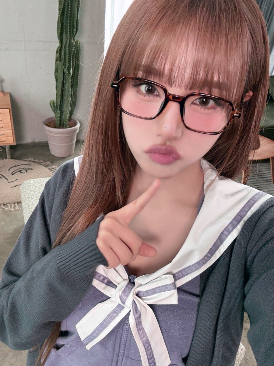 YENA_OFFICIAL's tweet photo. [📸YENA PIC]

25.07.30 #앨범스포트라이트

예나 진짜 라이브 장인인데...🎤
예나 미니 4집 앨범 명반인데...💿
그 증거로 딩고 앨범 스포트라이트 영상을
제출합니다🧐 지구미! 어때?💛

#최예나 #예나 #YENA
#Blooming_Wings #착하다는말이제일싫어
#YENA_Being_a_good_girl_hurts
#AlbumSpotlight 
#딩고뮤직 #DingoMusic