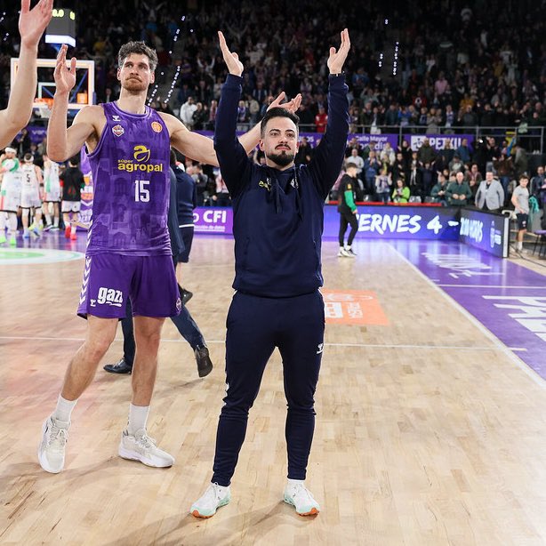 🤲💜 Nuestro fisio Joseda Revuelta se encuentra estos días en el <a href="/afrobasketwomen/">FIBA Women's Afrobasket</a>, como fisio de la selección nacional femenina de 🇸🇸 Sudán del Sur (<a href="/SSBFed/">South Sudan Basketball</a>).

💪 ¡Desde Palencia le enviamos todo nuestro apoyo... hoy se juegan el pase a cuartos!

🌍 #SentimientoPalentino