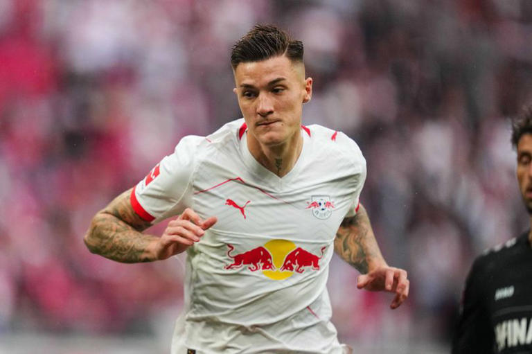 🇸🇮 Benjamin Sesko is wanted by Man Utd &amp; Newcastle, but geography may sway his decision. Stuart Pearce says players &amp; families prefer big cities like Manchester or London—making Newcastle a tough sell despite Champions League football. #Sesko #MUFC #NUFC #transfers
