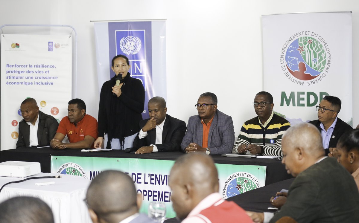 PNUD_Madagascar's tweet photo. 🎥 LIVE REPORT: #MEDD #BNCCREDD+, the Eastern Regions are coming together in Toamasina to share their voices for an ambitious, inclusive, and locally grounded #CDN3
Communities, civil society, local authorities, and key stakeholders are co-creating Madagascar’s climate future 🇲🇬 https://t.co/j6LhJUm8Rs