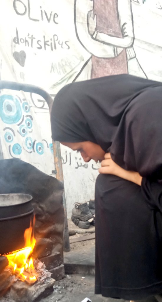 I’m so hungry, I'm not ashamed to say that .

If you’re scrolling, PLEASE leave a dot . it's just a dot

chuffed.org/project/140616