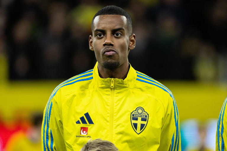 📝 Fabrizio Romano reports Liverpool’s pursuit of Alexander Isak hinges on Newcastle securing a top-tier replacement. Despite a record fee being floated, the Magpies are reluctant to sell #LFC #Isak #Sesko #transfers