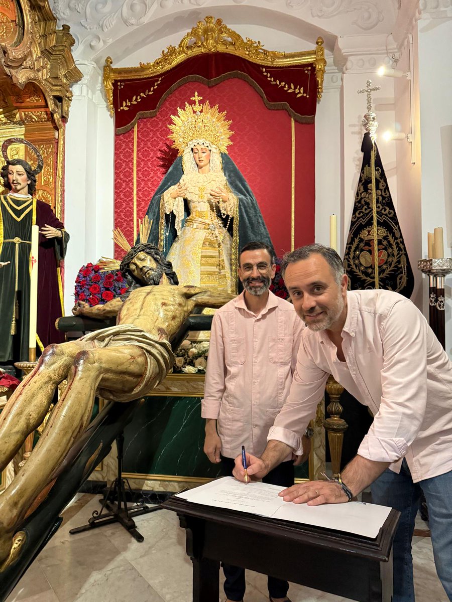 REALIZACIÓN NUEVA CRUZ PARA EL STMO. CRISTO DE LA PIEDAD

En el día de ayer, se llevó a cabo la firma del acuerdo para la realización de una nueva cruz para el Santísimo Cristo de la Piedad.