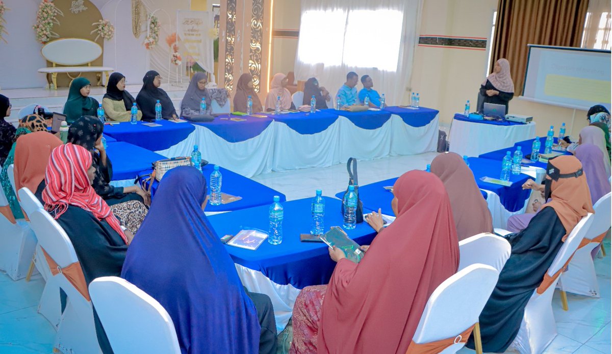 We've kicked off a one-day coordination meeting in #Burao, bringing together 30 participants from CSOs and WROs to exchange progress, challenges, and key lessons in addressing Violence Against Women and Girls (VAWG) and Female Genital Mutilation (FGM).

🤝 Sustained dialogue.