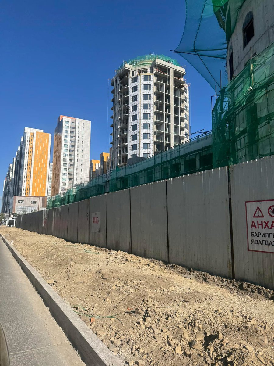 Энэ гудамжны мод бут, явган зорчигчийн зам хаачив, <a href="/KhNyambaatar/">Х.Нямбаатар</a> аа?!