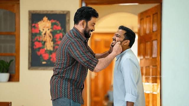 കാളിയൻ⚡ (@kaaliyan_) on Twitter photo ആനന്ദേട്ടന്റെ ലൈനപ്പിൽ വിനുവിന്റെ വക ഒരെണ്ണം വന്നാൽ കുഴപ്പമുണ്ടോ...😎🔥
Basil Joseph ropes in Prithviraj to headline his upcoming directorial venture..!⚡
#PrithvirajSukumaran x #BasilJoseph ആനന്ദേട്ടന്റെ ലൈനപ്പിൽ വിനുവിന്റെ വക ഒരെണ്ണം വന്നാൽ കുഴപ്പമുണ്ടോ...😎🔥
Basil Joseph ropes in Prithviraj to headline his upcoming directorial venture..!⚡
#PrithvirajSukumaran x #BasilJoseph