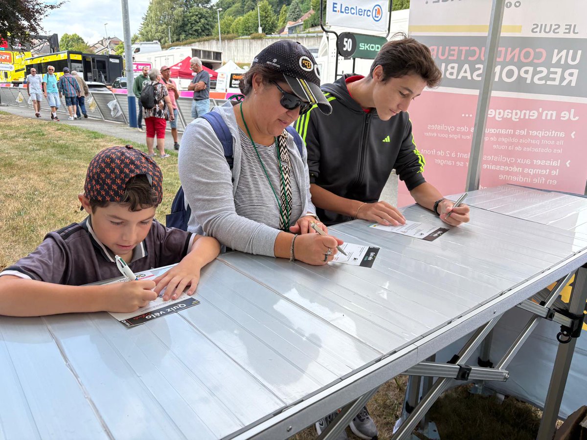 Le stand <a href="/RoutePlusSure/">Sécurité routière</a> à l'arrivée de Guéret lors <a href="/LeTourFemmes/">Le Tour de France Femmes avec Zwift</a> est ouvert à 50 m de la ligne. La coordination <a href="/Prefet23/">Préfète de la Creuse</a> est sur le qui vive pour vous informer et a reçu la visite du directeur de cabinet de la Préfecture.