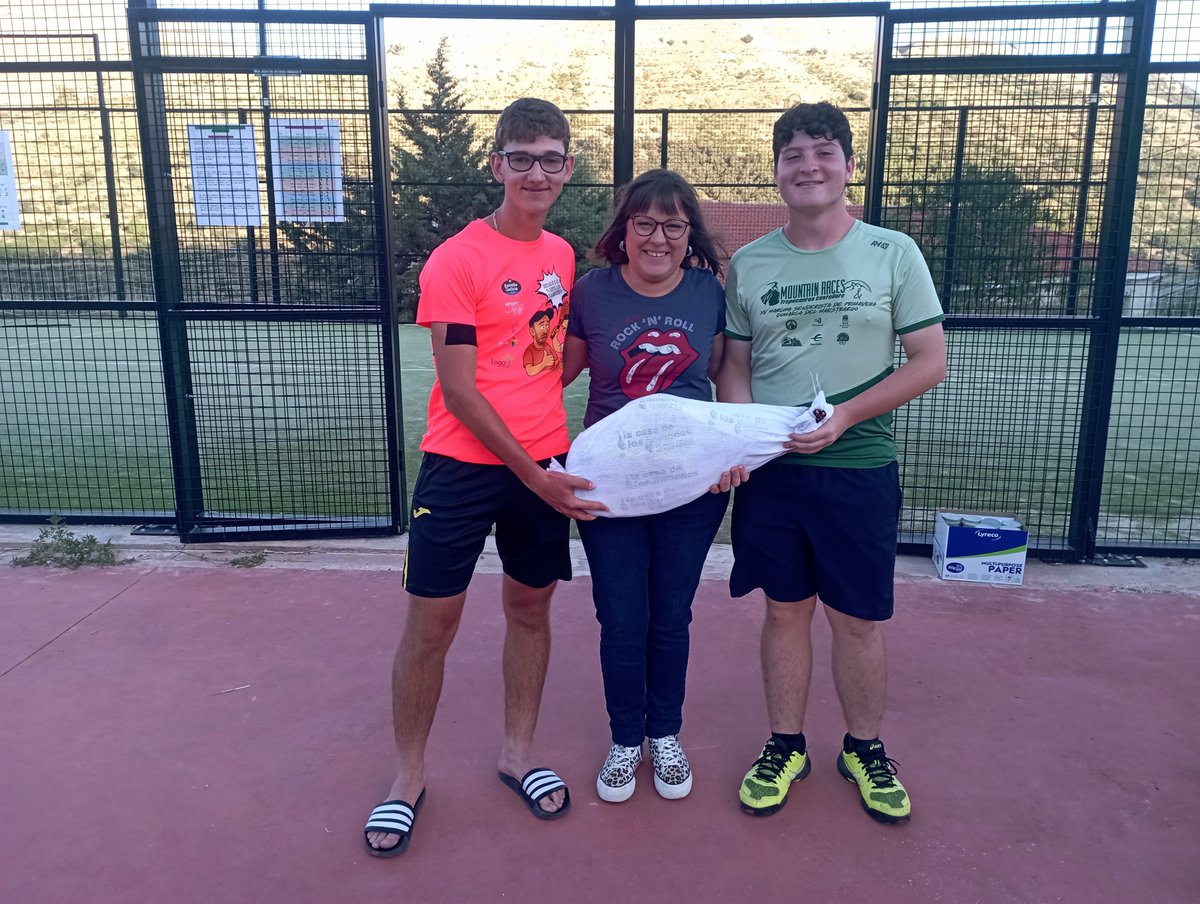 Com_Maestrazgo's tweet image. 🎾🎾 El pádel reina en el Maestrazgo con el quinto torneo comarcal

👉 Mirambel ha acogido la edición este fin de semana

🏆 La pareja de Castellote, Diego y Gabriel, consiguieron alzarse con el torneo

📲 Más información: facebook.com/ComarcaMaestra…