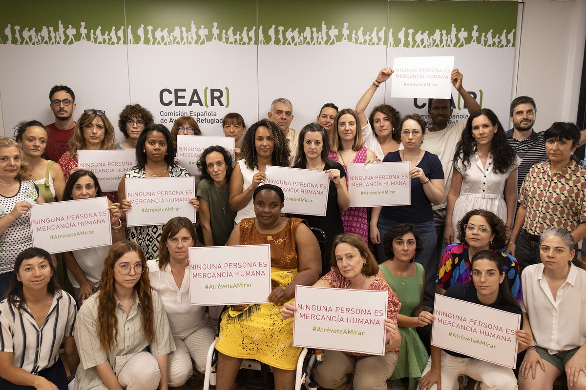 📢 ¡Ninguna persona es #MercancíaHumana! 

En CEAR nos unimos a <a href="/APRAMP/">APRAMP</a>: nos atrevemos a mirar y decir NO a la trata de seres humanos. 🙅‍♀️🙅

Por un mundo en el que todas las personas, en cualquier lugar del mundo, puedan vivir dignamente, en paz y libertad. 👉 #AtréveteAMirar