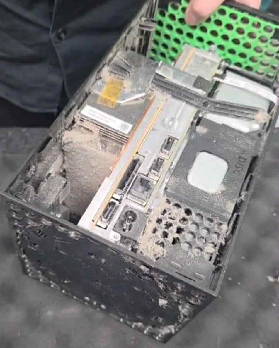 🧼 From Dusty to Deadly Cool 🔥

This Xbox Series X came in overheating and struggling now it’s clean, cool, and running like new.

Full internal clean ✅
Fresh thermal paste ✅
Saved from heat damage ✅

📍 Belfast &amp; Lisburn
📩 Message us now to book your console in!