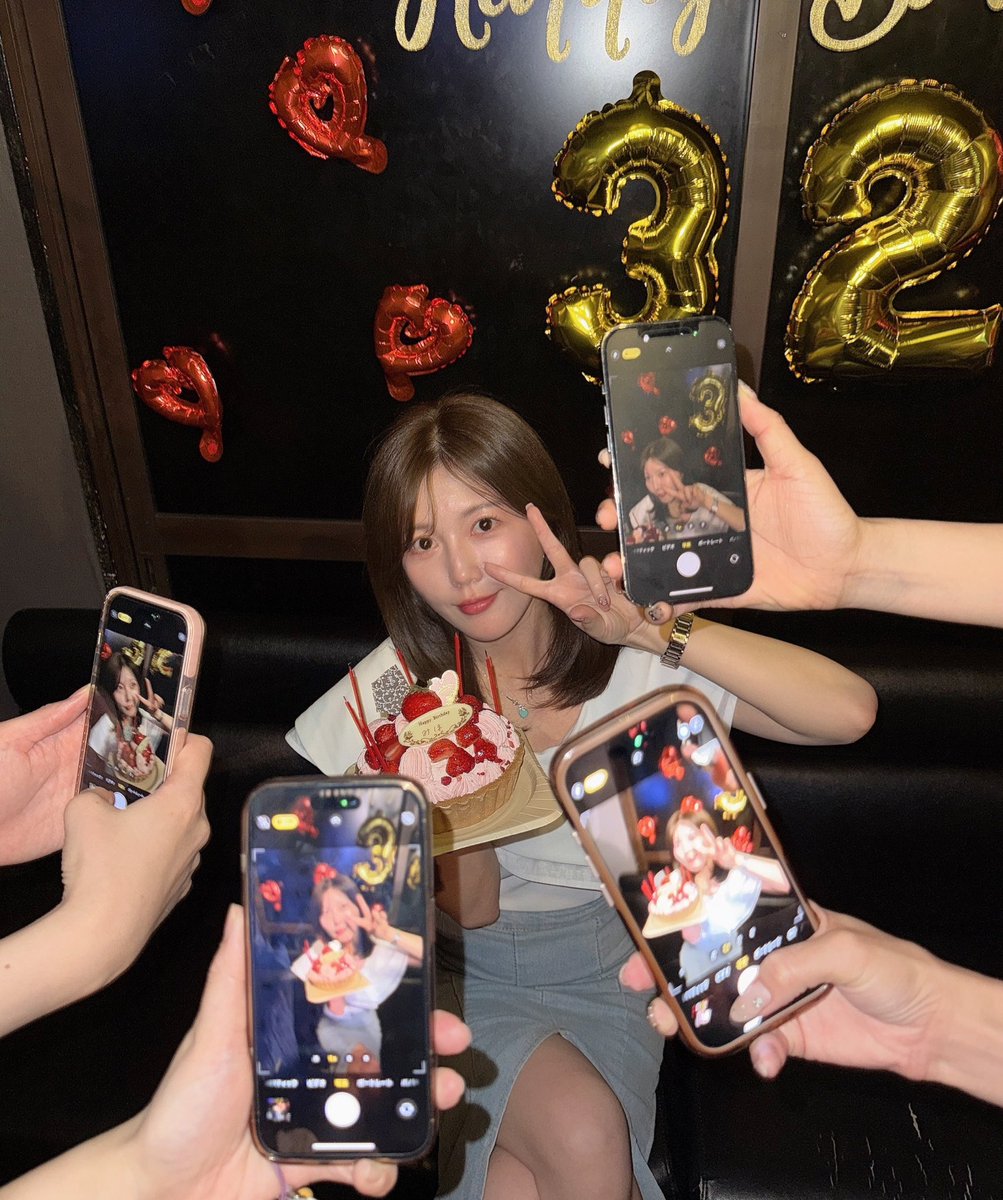 年に1度の誕生日〜🎂🎂🎂 32歳になりました！ 友達たちにお祝いして