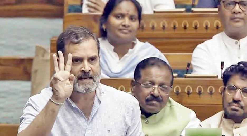 पहले राजनाथ सिंह,
फिर अमित शाह,
और अब नरेंद्र मोदी,

*तीनों ने पेला है, तीनों ने....*
🥴🤣🤣🤣