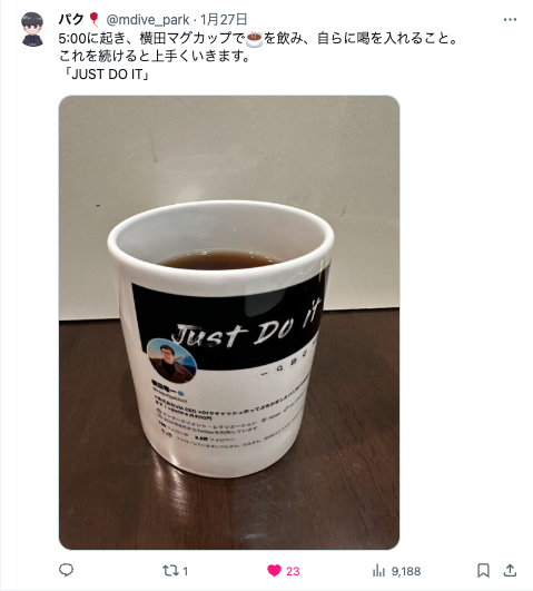 fukudaa0205's tweet photo. このnoteで「熱意を持って何かをやり抜くぞ」と誓ったあなたにガチでオススメなのがこのマグカップ。

動画広告PROのパクさん @mdive_park や通販業界の鬼才パクセロリさん @89serori も愛用してるんだけど、一生横田さんが視界にいるから、落ちた集中力も1秒で復活するらしい。ドンキでは買えない。 https://t.co/RQ6WzUkQ9z
