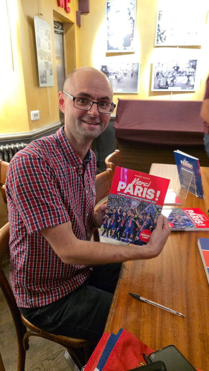 Rubytv's tweet image. A celebration of the legendary Paris Saint-Germain players— Dembélé, Donnarumma, Hakimi, Pacho, Vitinha, Kvaratskhelia, Doué, Neves and the entire PSG team, 2025 European champions. By Philippe Goguet. Published by @EditionMarabout

marabout.com/livre/merci-pa…