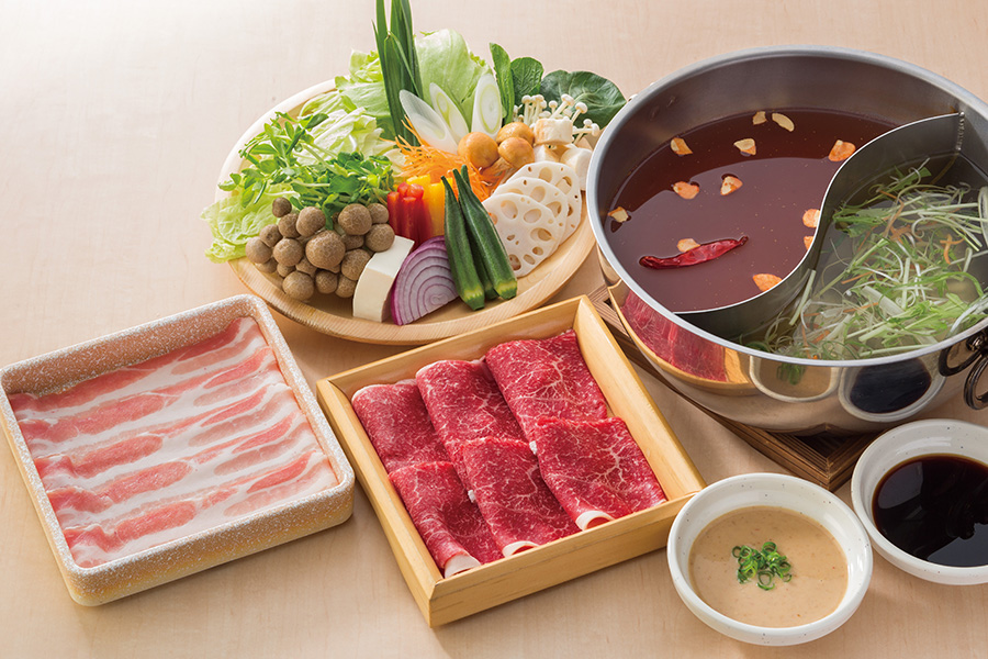一人👮しゃぶしゃぶって行った事ありますか？

私、臆病者なのでラーメン屋さんや
牛丼屋さんとかはあるんですけど…

焼肉🍖やしゃぶしゃぶ、焼き鳥とかは
なくて…😑勇気が出ない（涙）

一人で行ける方本当に憧れます😌

でも、無性に食べたい時あるじゃないですか🥲
しゃぶしゃぶ食べた―――い