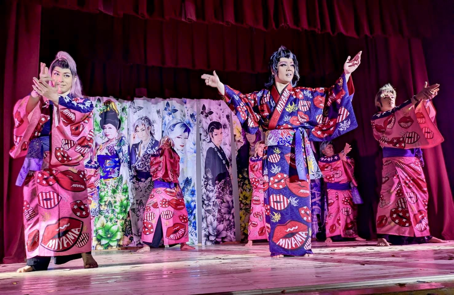 大衆演劇　舞踊　レース　着物　新品 楽天市場】1320鶴柄 レース フ 和柄 花柄 ミニ 豪華 帯 花魁