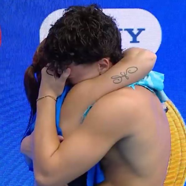 Maghi_98's tweet photo. CE L’AVETE FATTA CHIARA E MATTEO CE L’AVETE FATTAAAA QUESTO ORO È TUTTO TUTTO VOSTRO BRAVISSIMI E BELLISSIMI GRAZIE RAGAZZI SIETE I CAMPIONI DEL MONDOOOOOOO!!!!!! #AQUASingapore2025 https://t.co/c6jccgJSTE