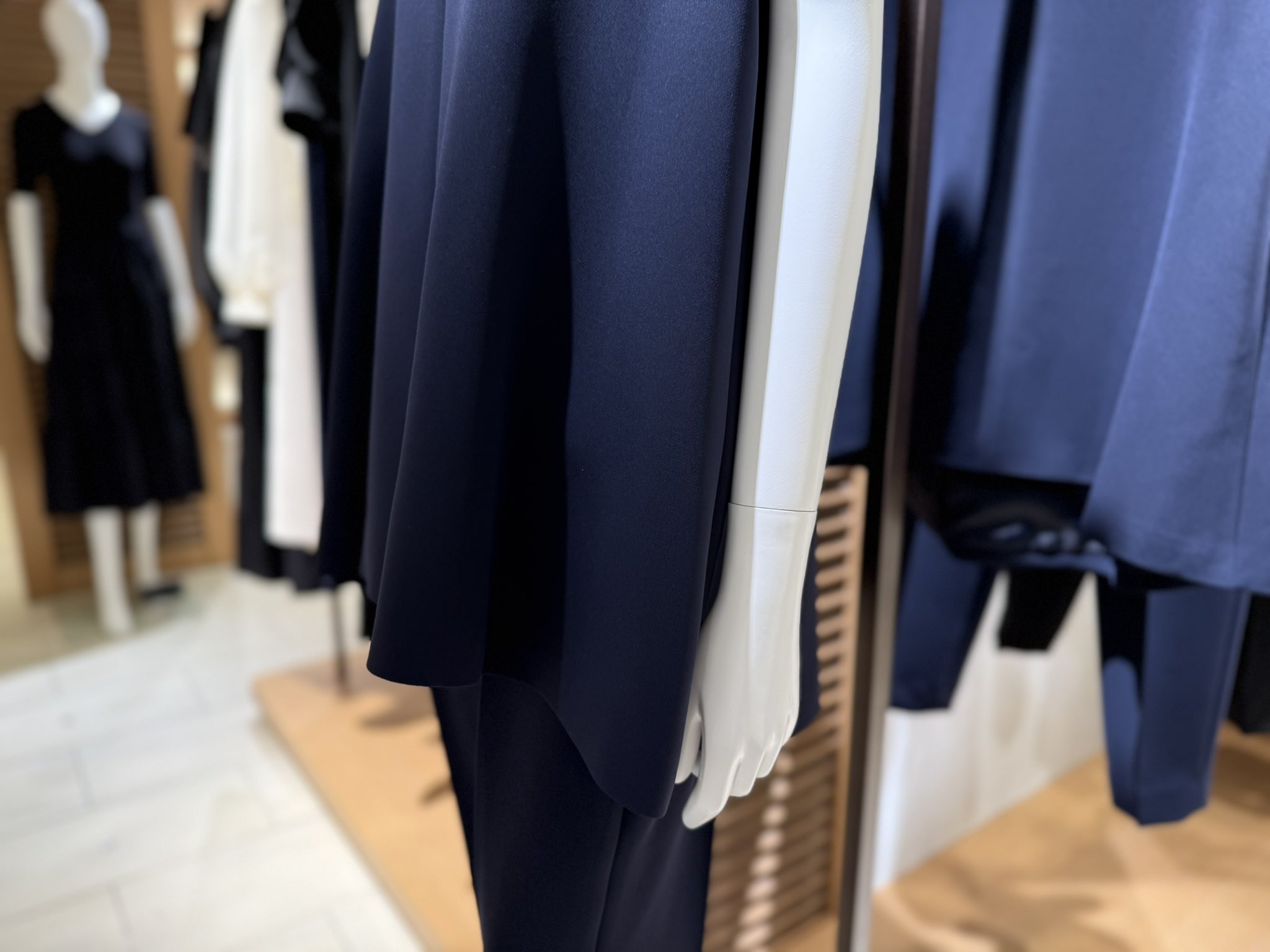 美品⭐︎アベニールエトワールモッズコート38 新作入荷情報〈ポンチショルダーギャザーワンピース〉 | m-i-d