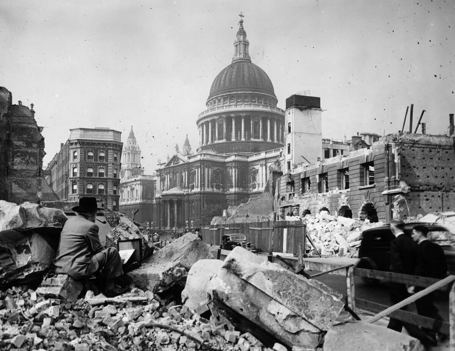 Who plundered libraries during World War II?

London, 1941
x.com/HomerosHayyam4…