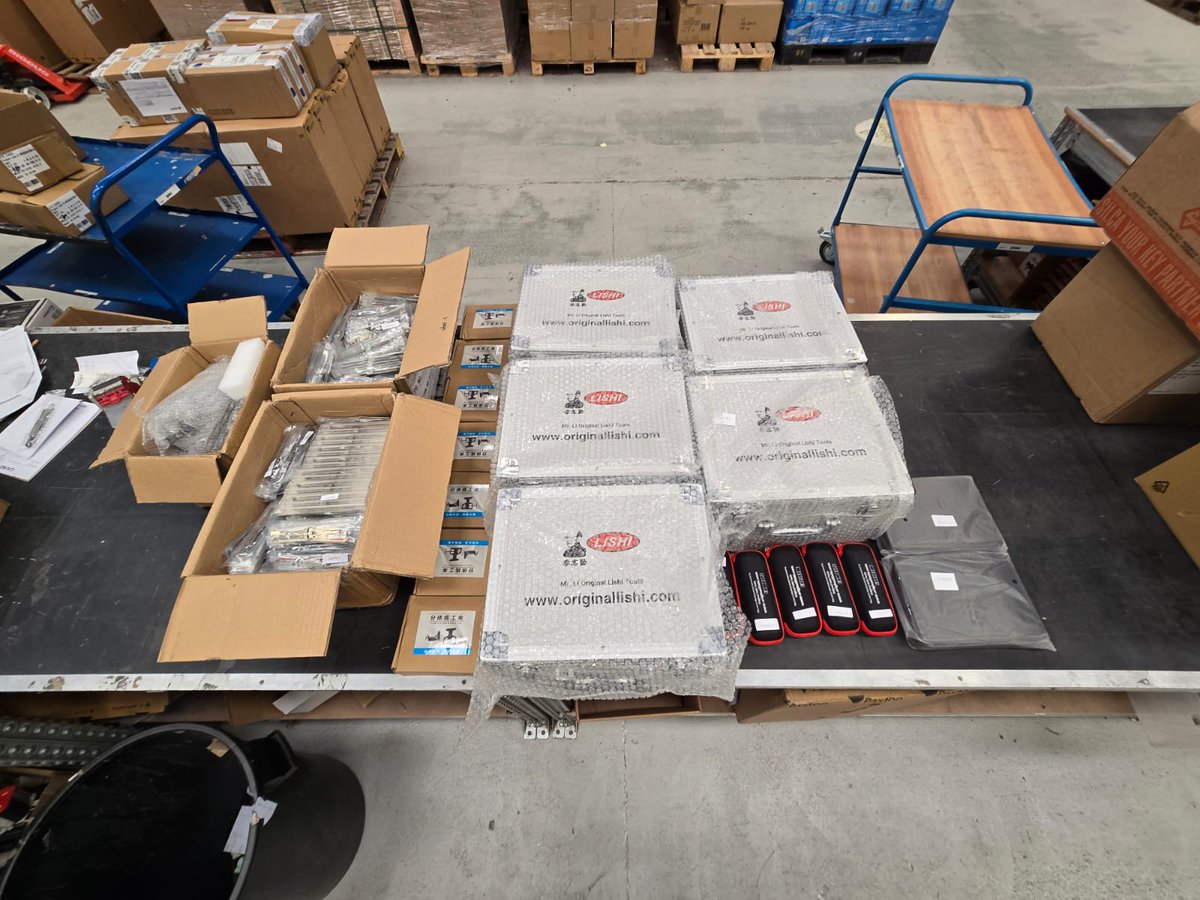 aldridgeauto_'s tweet image. 🔓 The Best is Here! Mr. Li Picks: precision &amp;amp; innovation from the inventor of the 2-in-1 pick &amp;amp; decoder. ✅ Trusted by top locksmiths! 👉 aldridgeauto.co.uk/catalogsearch/… #MrLiTools #LishiOriginal #AutoLocksmithGear #NoSubstitutes #TradeOnly